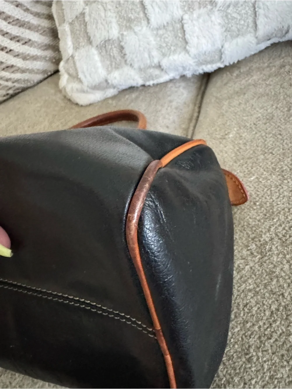 Dooney & Bourke classic dooney